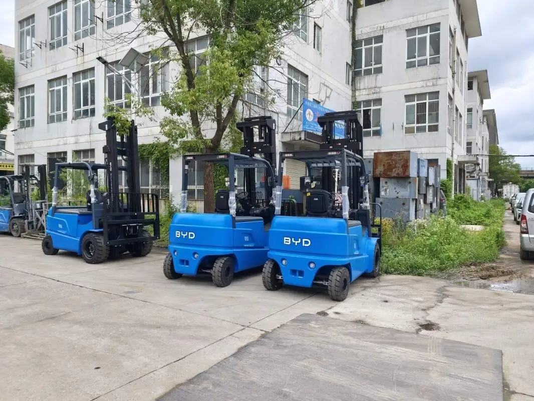 贵阳 3 吨锂电叉车多少钱一台