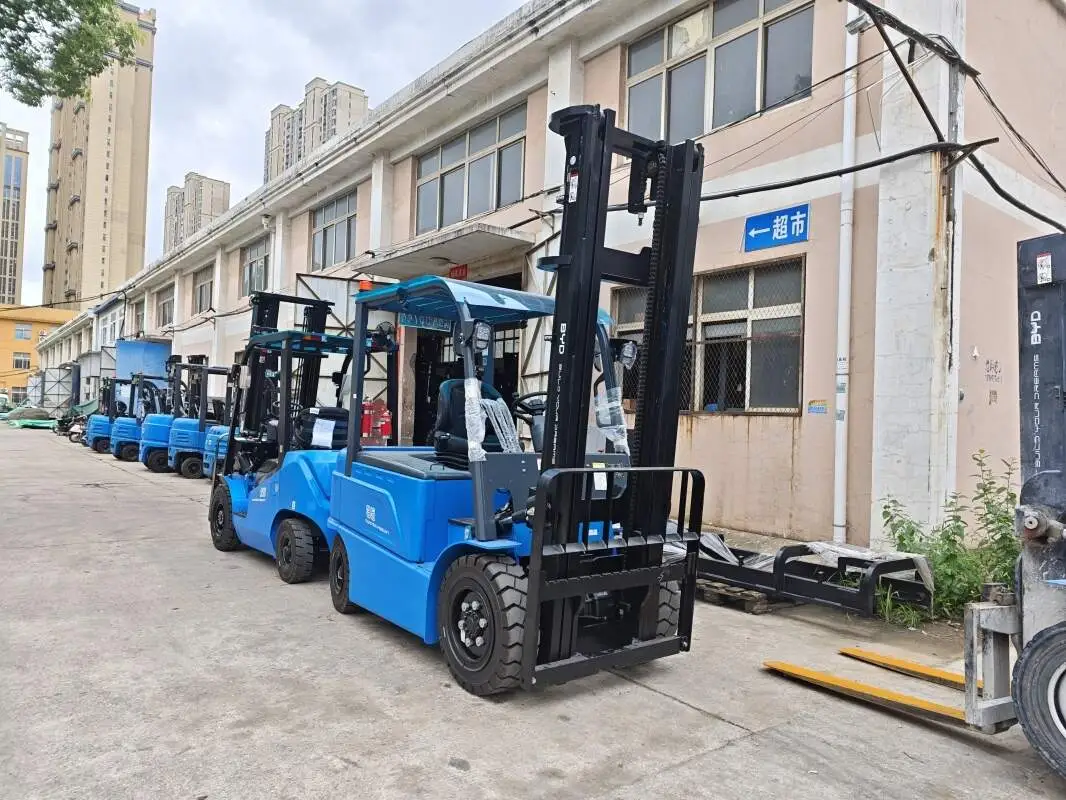 贵阳山地厂区叉车 比亚迪 3 吨锂电爬坡性能