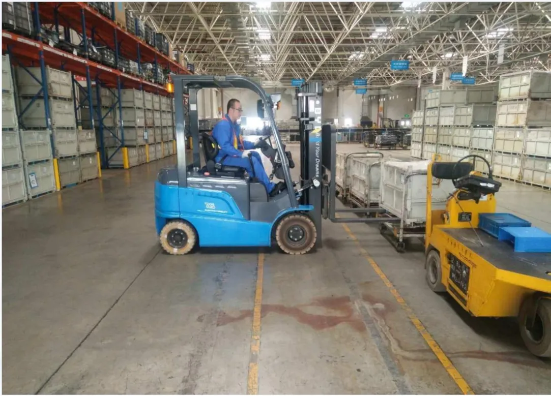 Solusi forklift, penyimpanan dan penanganan industri kaca